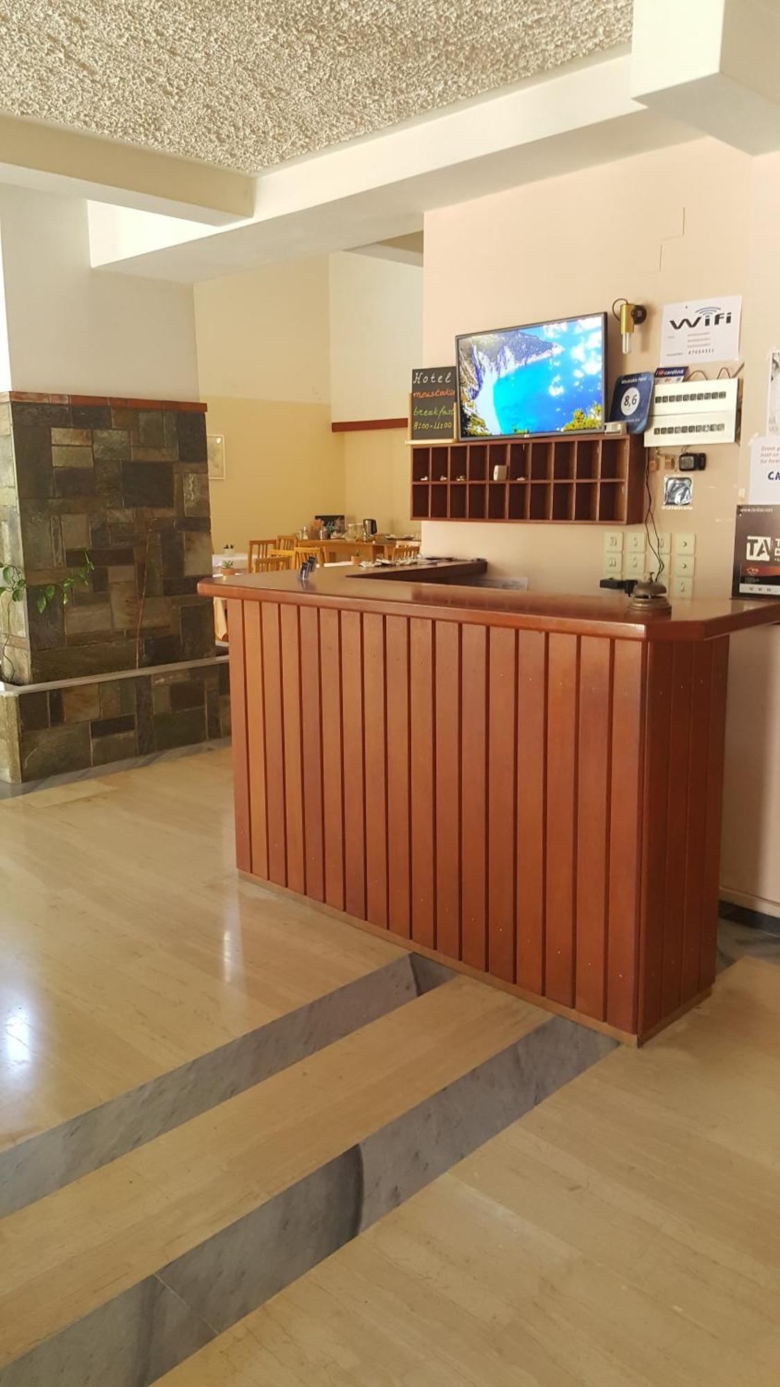 Moustakis Hotel Agia Efimia Екстериор снимка